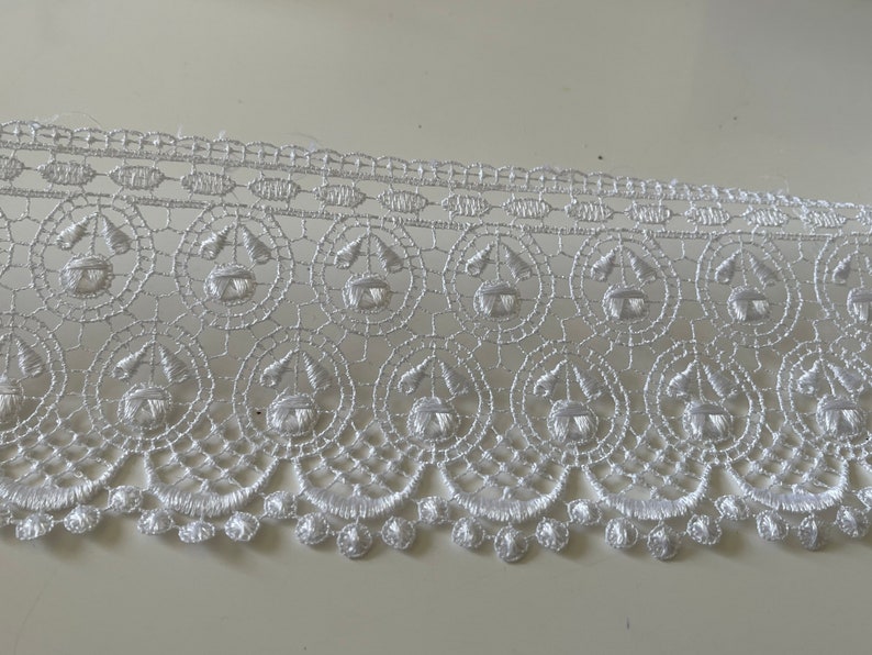 Dentelle guipure blanche ou ecru de 9 cm en largeur haute qualité Blanc