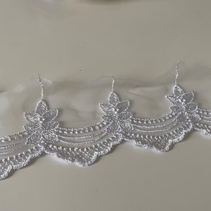 White wave lace