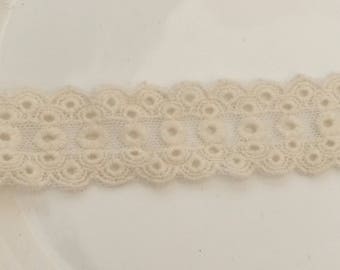 Beige embroidered lace on tulle with 3 cm in width