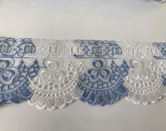 Dentelle de broderie anglaise 8,5 cm en largeur couleur bleu et blanc