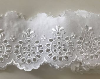 broderie anglaise en dentelle 4,5   cm en largeur couleur blanc