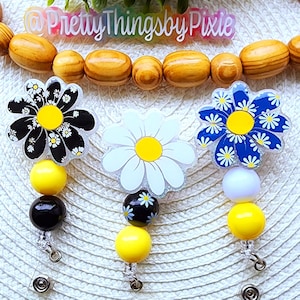Whimsical Daisy badge reel/ Daisy badge holder/ flower badge reel/ daisy gifts/ nurse badge reel/Daisy Badge Reel