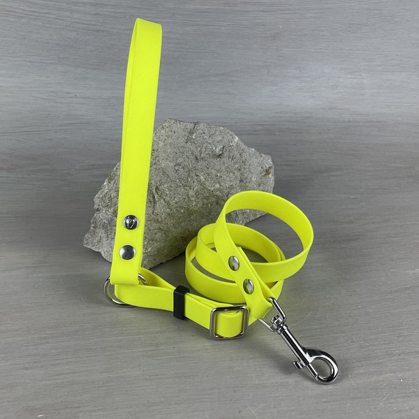 Adjustable Yellow Dog Leash in Waterproof Webbing Coated in PVC, Custom Length and Hardware, Easy to Clean and Ideal for All Activities