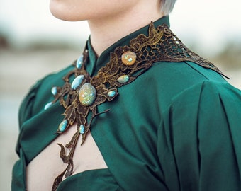 Collier bronze asymmetrisch Blumenranke aus Spitze mit farbigen Glassteinen für Steampunk Outfit und Elfen Cosplay