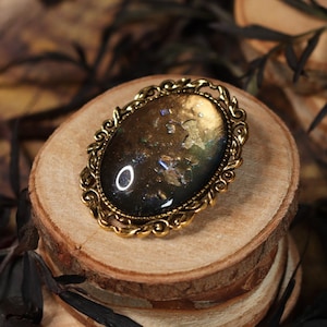 Goldene Brosche Wunschfarbe oval aus Glassteinen als Cosplay Schmuck und Steampunk Accessoire Steam Glitzer