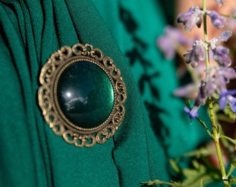 Round brooch in your choice of color – handmade Art Nouveau jewelry for steampunk outfits, vintage Christmas & as cosplay jewelry