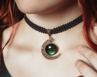 Mond Choker schwarz als Halsband mit Halbmond in silber schwarz oder bronze in Wunschfarbe für Gothic und als Cosplay Shooting Schmuck