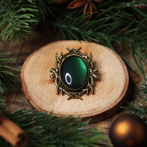 Ovale Brosche Geweih in Wunschfarbe aus Glassteinen in Schwarz Silber und Bronze als Cosplay Schmuck und Gothic Geschenk Grün/Green