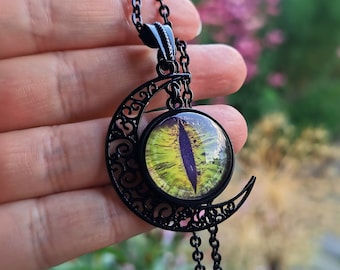 Dragon eye moon necklace black fantasy motifs for fantasy cosplay and gothic photoshoot