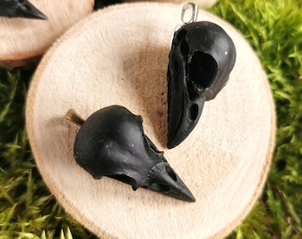 Raven skull necklace, resin bird skull pendant, medieval Easter jewelry, gothic jewelry for Dark Academia outfit, animal skull pendant