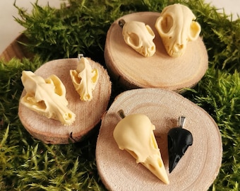 Pendant animal skull made of resin ivory colored and black for cosplay, gothic outfit or medieval reenactment