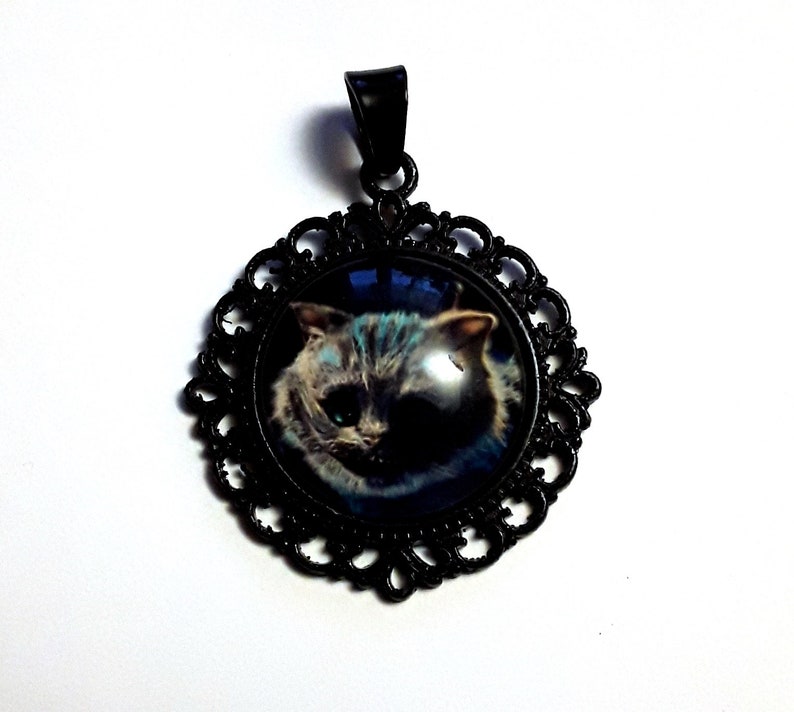 cat from Alice in Wonderland for cosplay outfit Pendant grinning cat round in ornate version black