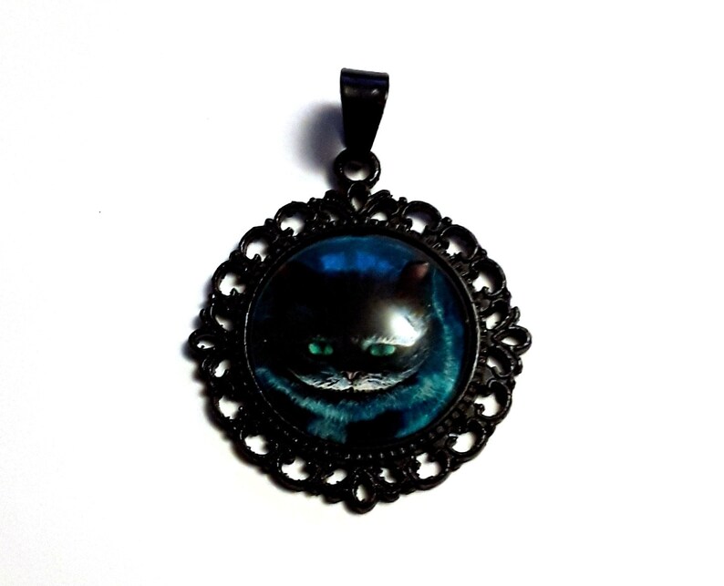 cat from Alice in Wonderland for cosplay outfit Pendant grinning cat round in ornate version black