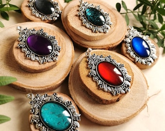 Pendientes colgantes en forma de óvalo con piedras de cristal metálicas brillantes en plata como collar gótico y para joyería cosplay como regalo de cumpleaños