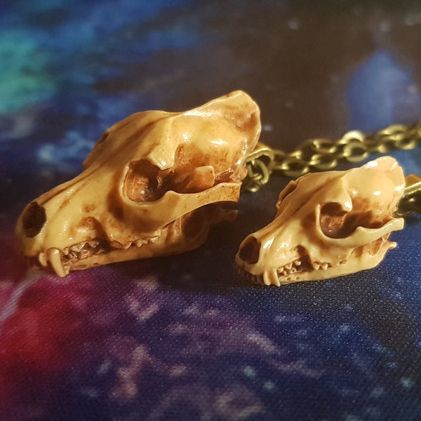 Pendant wolf skull made of resin in ivory colors for Gothic outfit as LARP jewelry and cosplay accessory