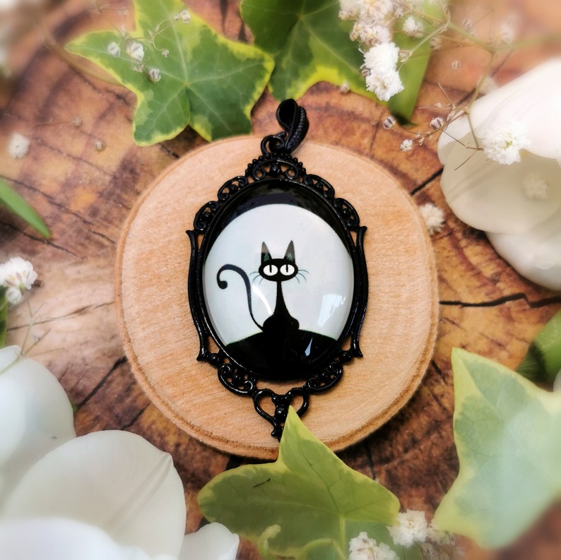 Pendant moon cat brooch black and silver oval with full moon as a chain for gothic outfit and as a gift 