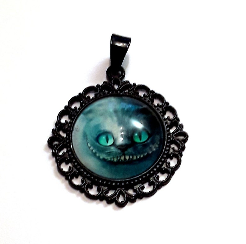 cat from Alice in Wonderland for cosplay outfit Pendant grinning cat round in ornate version black