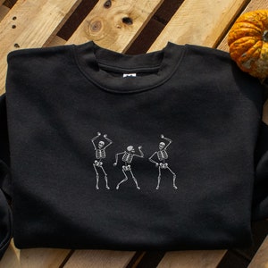 Sudadera con bordado de esqueletos danzantes: suéter de Halloween, cuello redondo de esqueleto divertido, camiseta aterradora