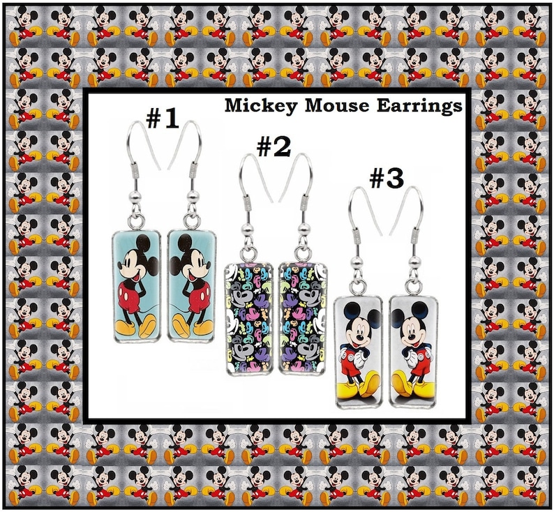 Peut inclure: Trois paires de boucles d'oreilles Mickey Mouse. La premi&egrave;re paire pr&eacute;sente un motif Mickey Mouse bleu et blanc. La deuxi&egrave;me paire pr&eacute;sente un motif Mickey Mouse color&eacute;. La troisi&egrave;me paire pr&eacute;sente un motif Mickey Mouse rouge et jaune. #1 #2 #3