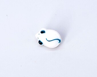 Souris : bouton blanc et bleu en verre tchèque de 13 mm.