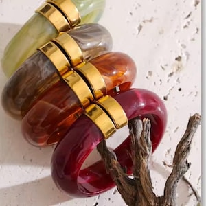 Bracelet jonc style leo d’une marque parisienne - bracelet manchette en résine et acier inoxydable doré