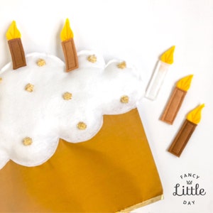 Party decoration: Fabric cake cover to cover the birthday person&#39;s chair with removable candles. Birthday cake chair cover. Children&#39;s party