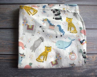 Receiving Blanket/Swaddling Blanket/Cotton Flannel/White with Random Animals/Soft Colors-Neutral Gender