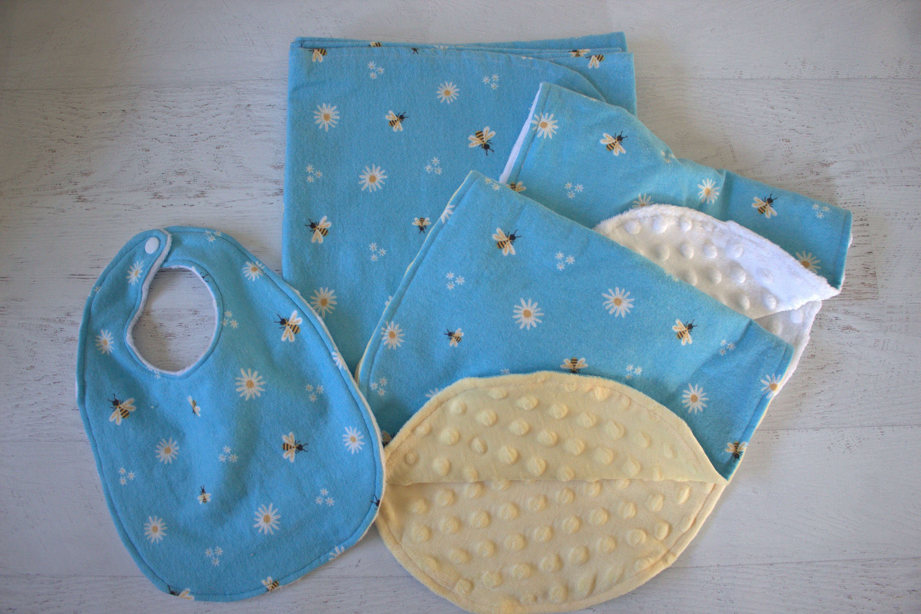 Receiving Blanket/swaddling Blanket/2 Burp Cloths/bibcotton Flannel