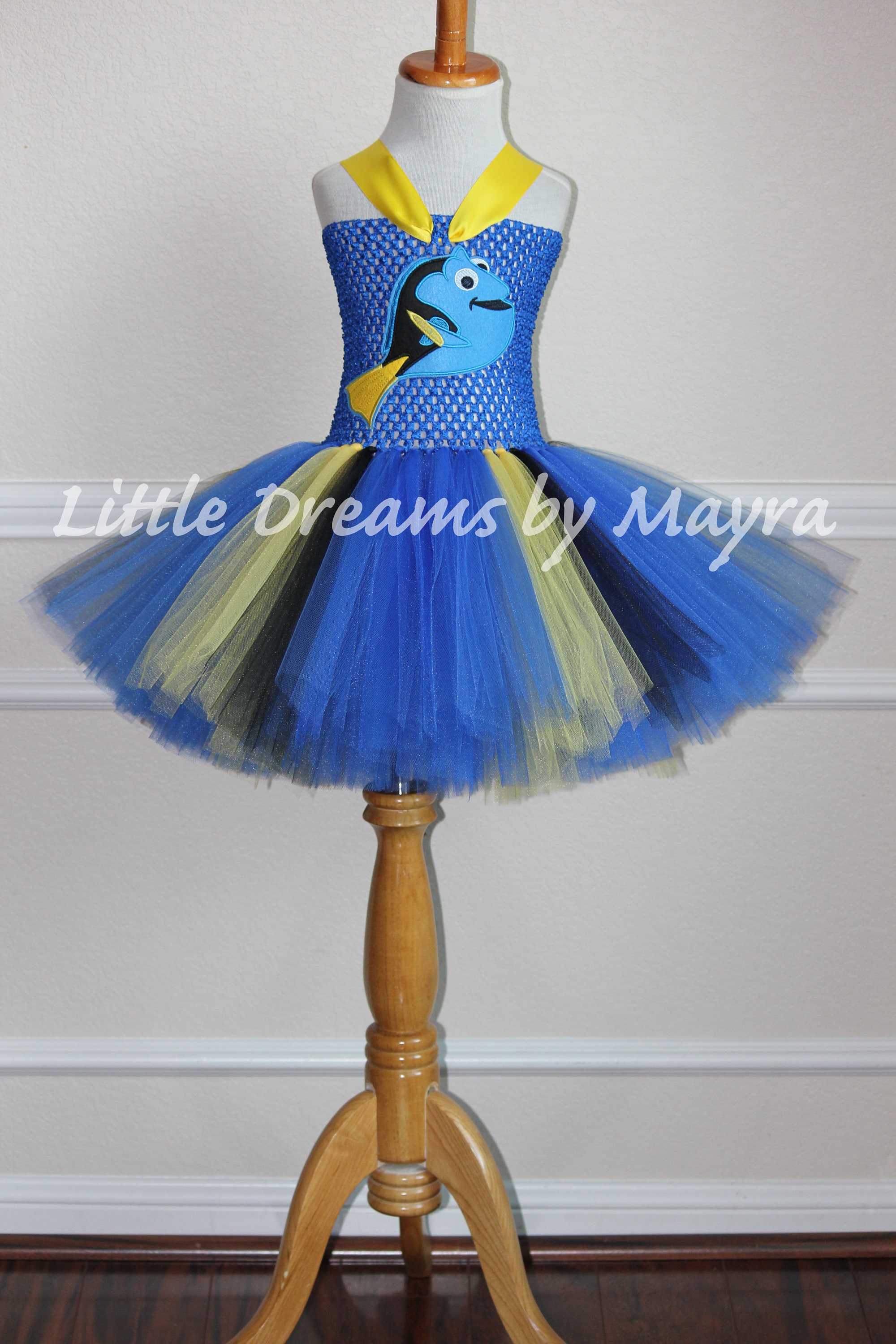 search party dory dress Our live auction for official props from the show Search Party on HBO Max has launched! From Dory's iconic red and black floral dress to Kathy Griffin's Liquorice Montague... this auction