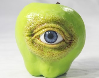 The All Seeing Apple