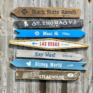 Señales direccionales personalizadas. Señales de destino personalizadas. Decoración o regalo de viaje vintage. Señales de viaje favoritas. ¡Hecho a mano en EE. UU.!