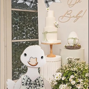 Pato Silly Grande con Moño de Cuadros - Decoración de Baby Shower de 41 pulgadas