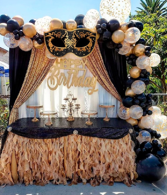 Great gatsby table decor  Gatsby party decorations, Party table  centerpieces, Gatsby themed party