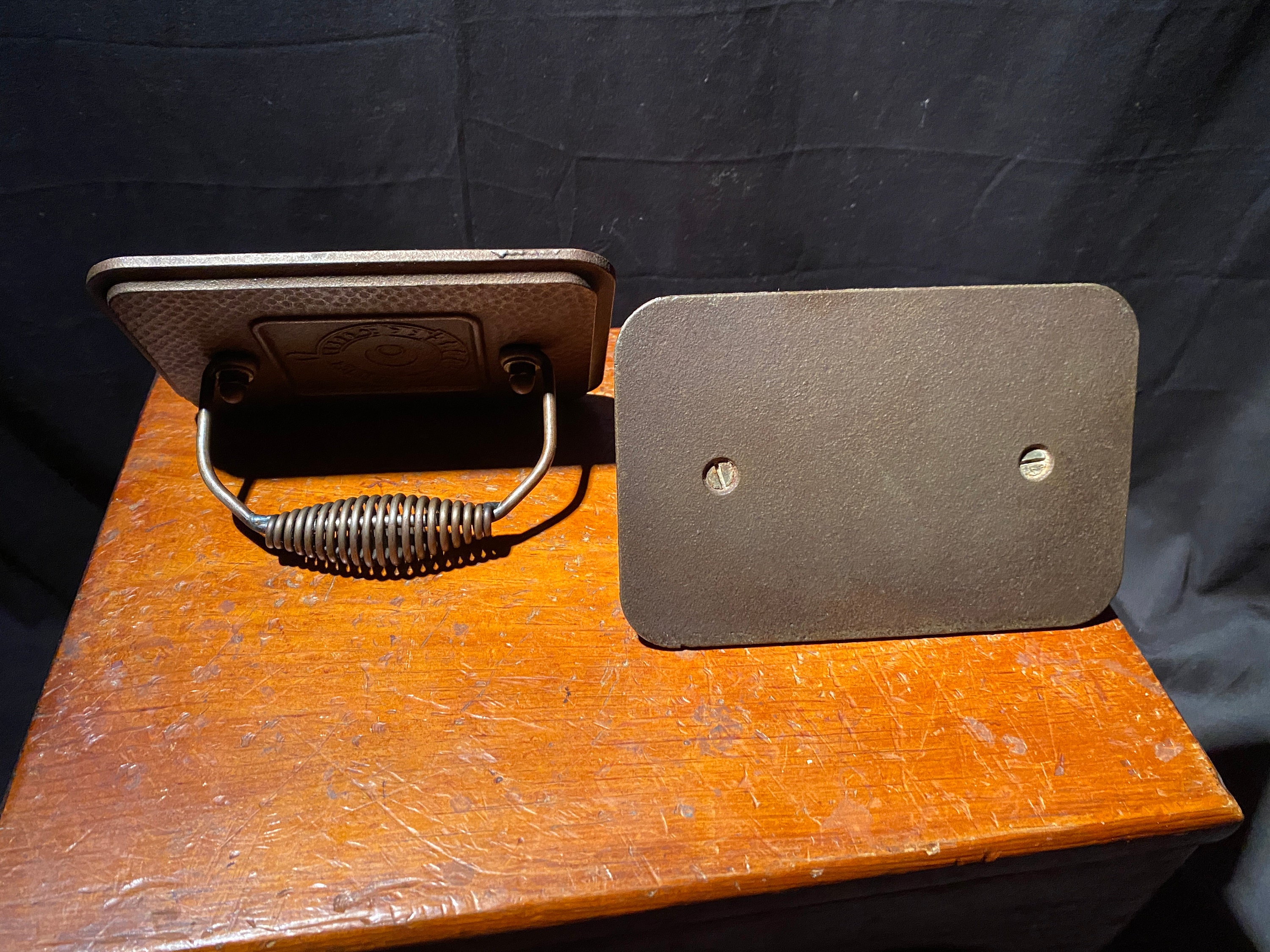 Lodge Grill Press (Pair)