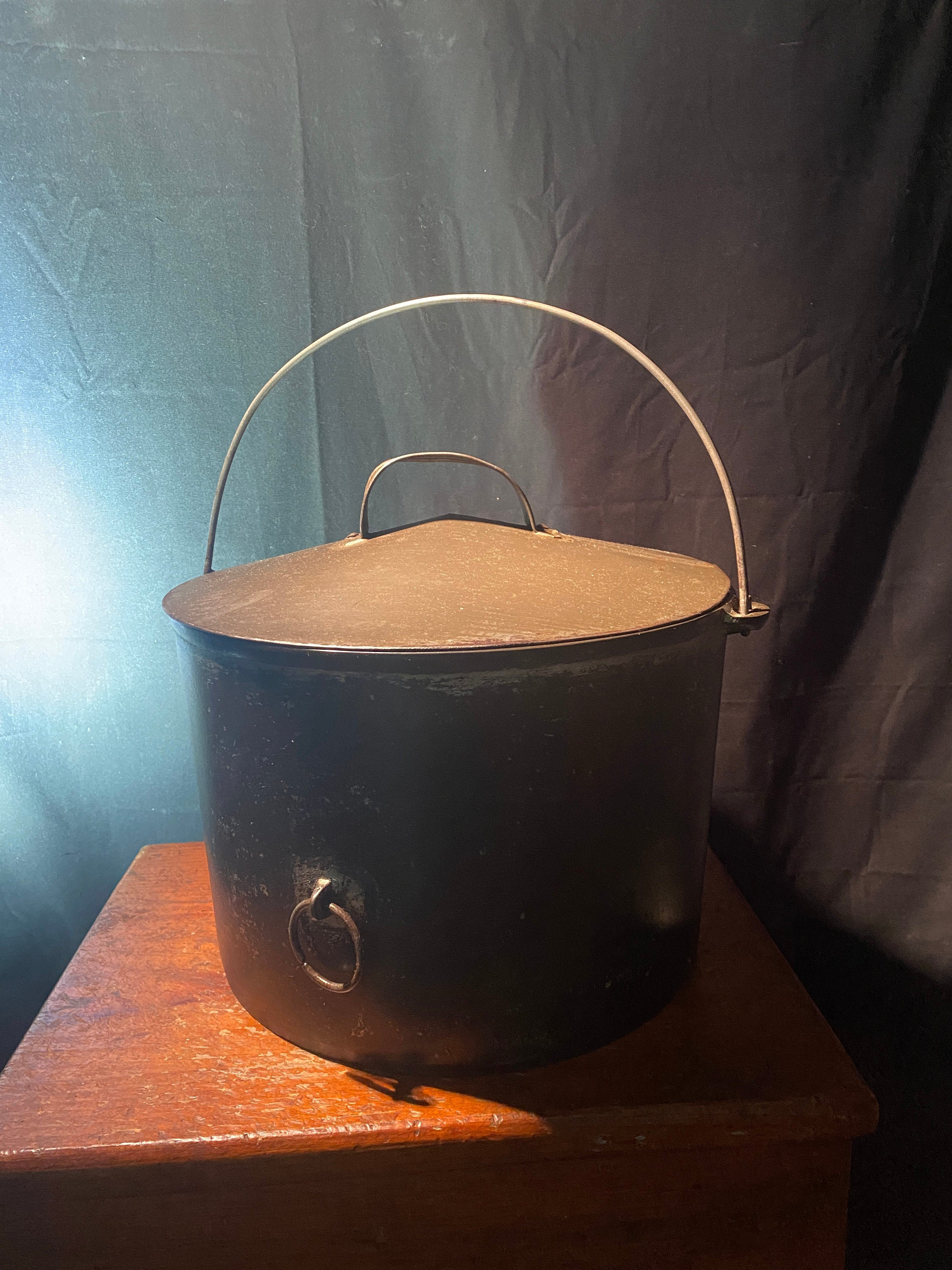 Wagner 9 Flat Bottom Kettle (1890s1920s)