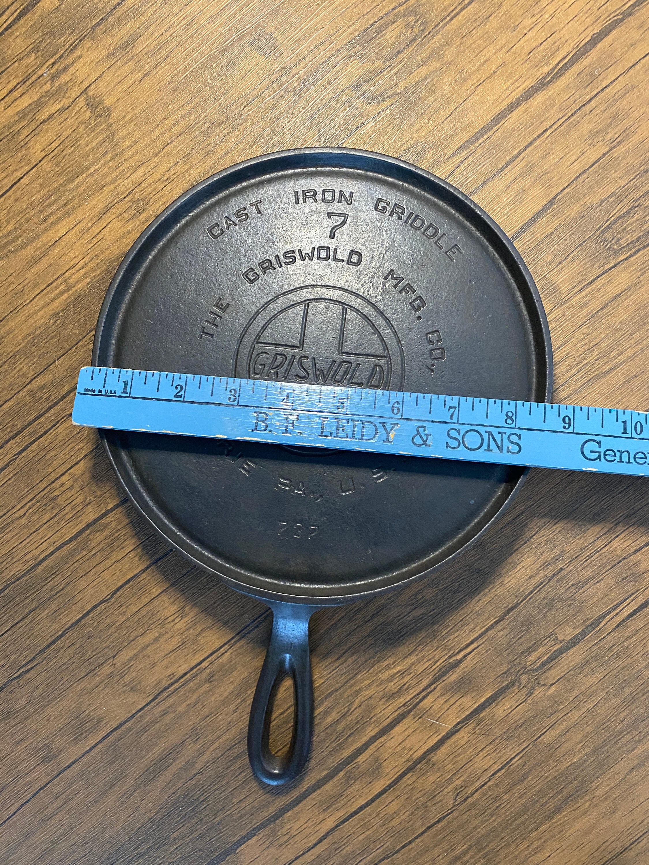 Griswold No. 7 Cast Iron Griddle Rare 1940s Slant Logo Revival