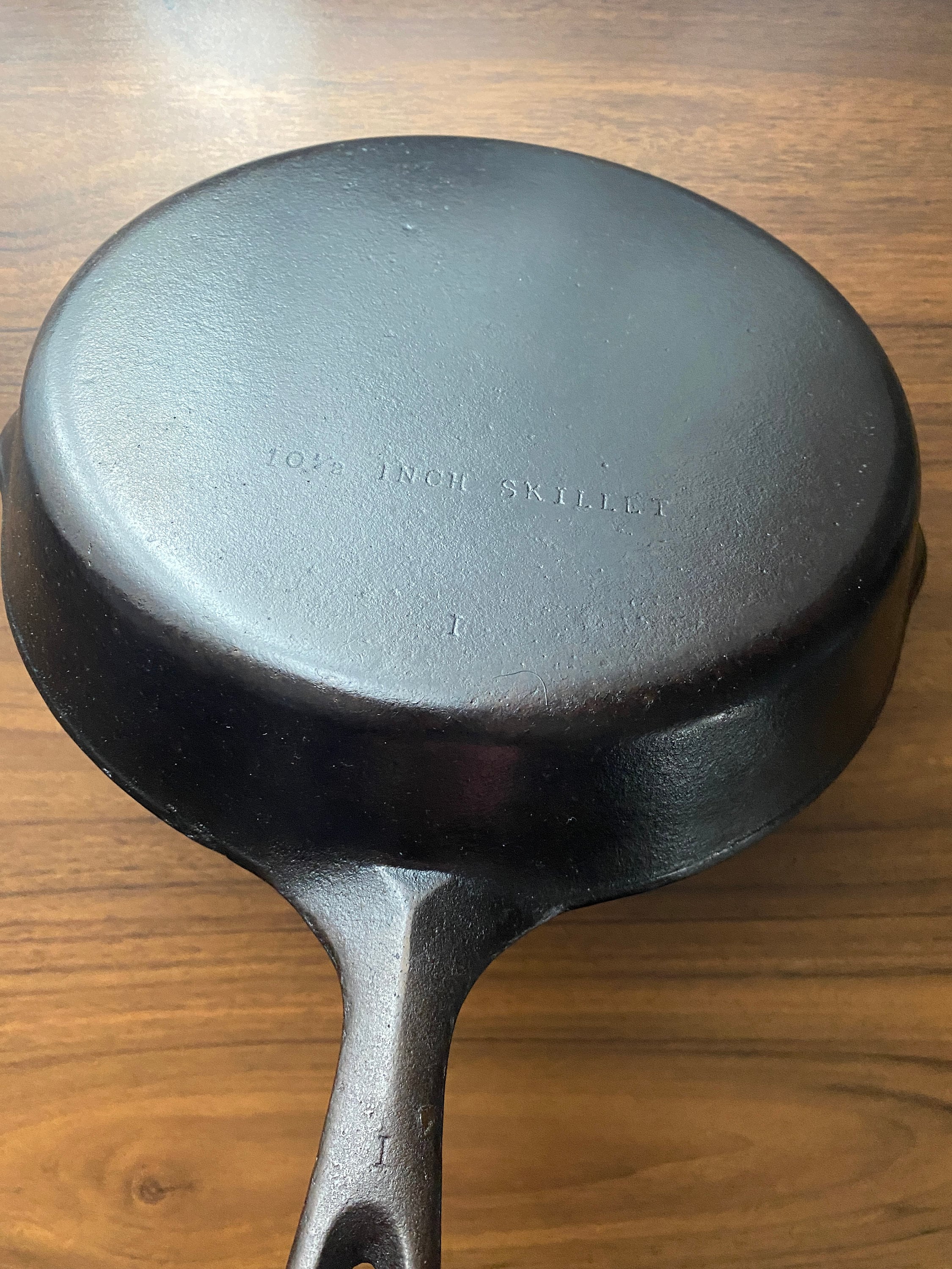 Vintage Unmarked Wagner Cast Iron No8 Skillet Number Eight 10-1/2 Inch  Wagner Number 8 Skillet Cast Iron Skillet 8 Skillet B With B Handle 