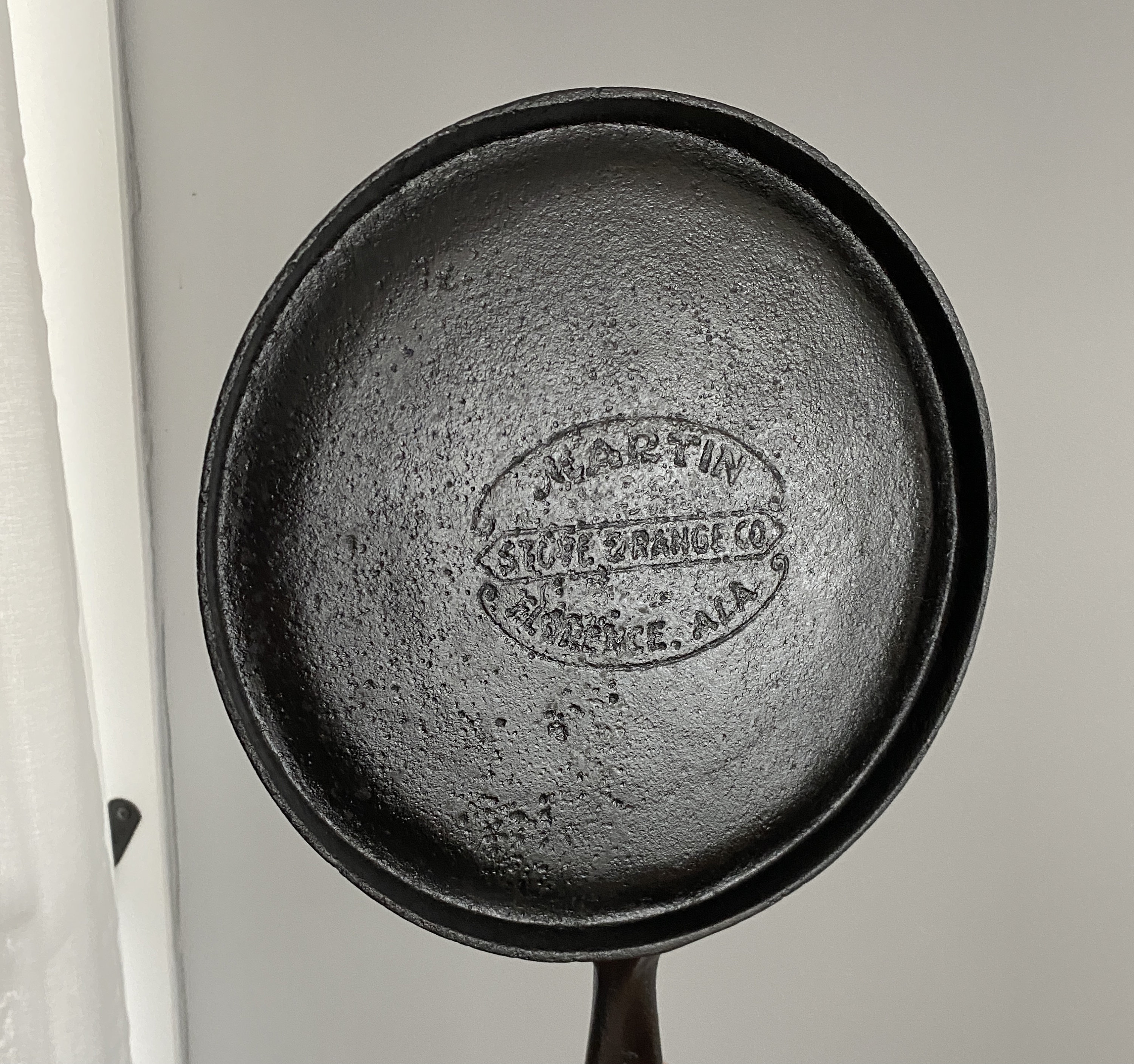 Seasoned Cast Iron Shallow Round Griddle