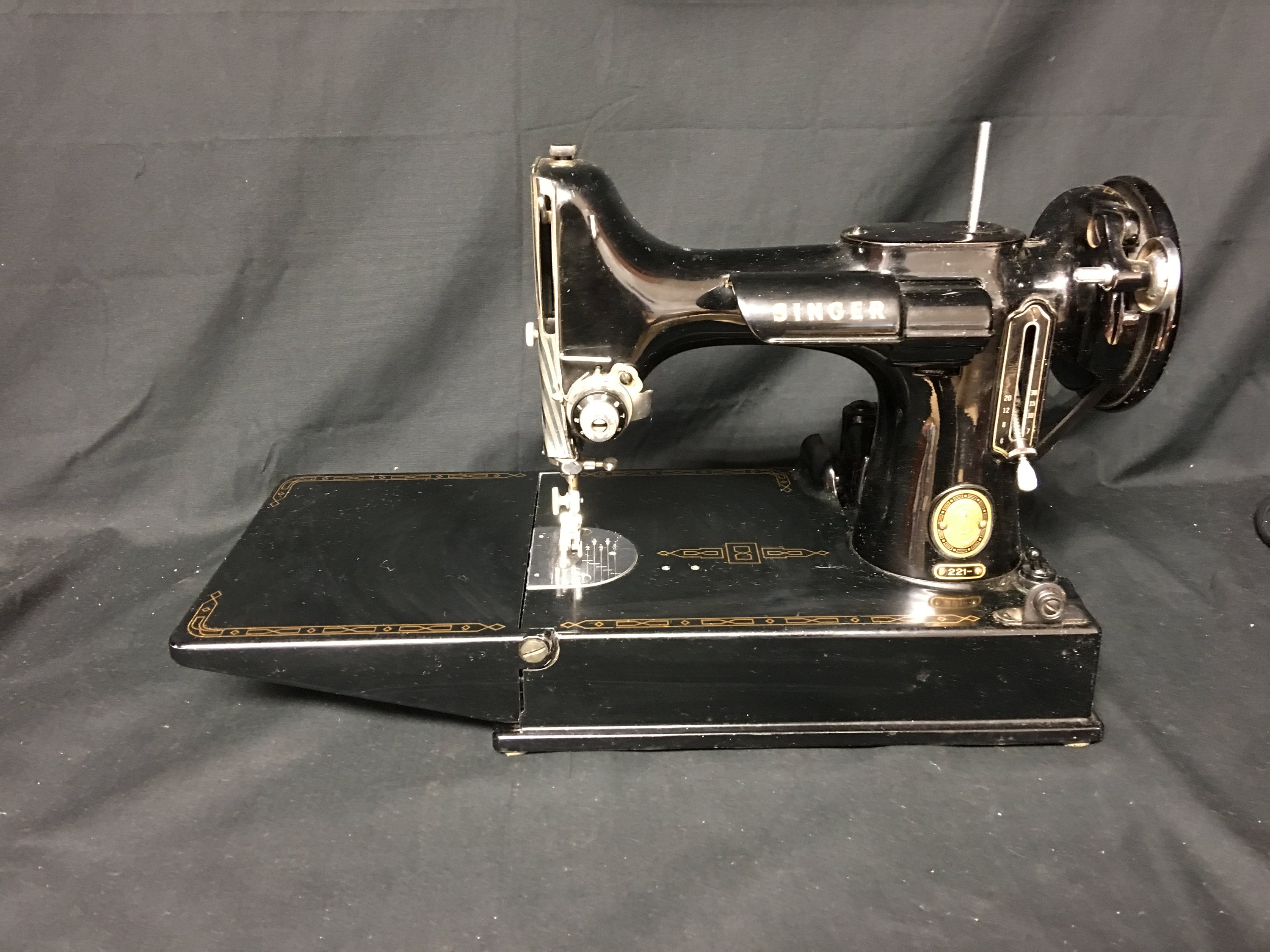 Vintage 1954 Singer Featherweight Sewing Machine 221