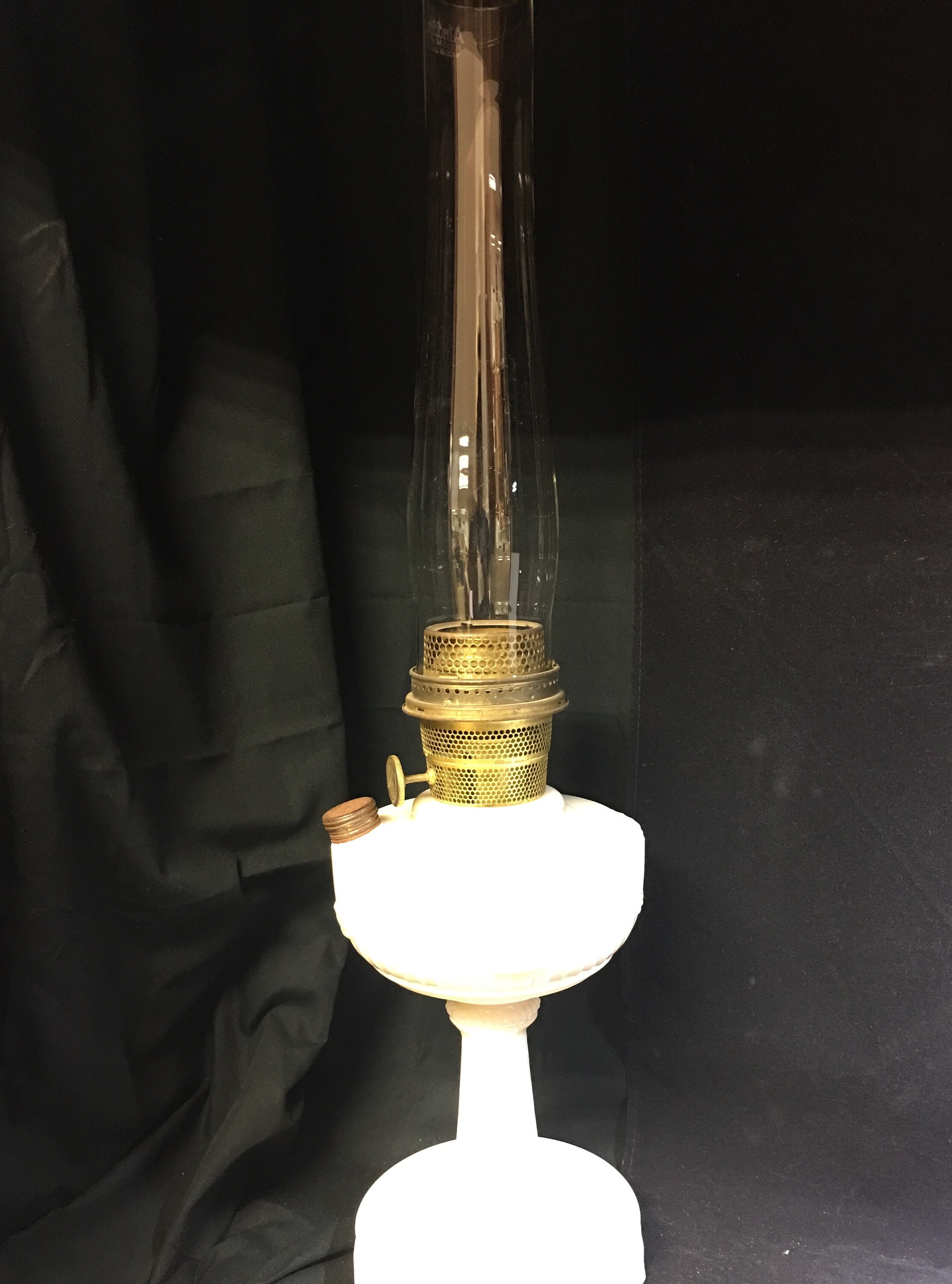 Vintage Aladdin Milk Glass Lincoln Drape Oil Lamp With Aladdin