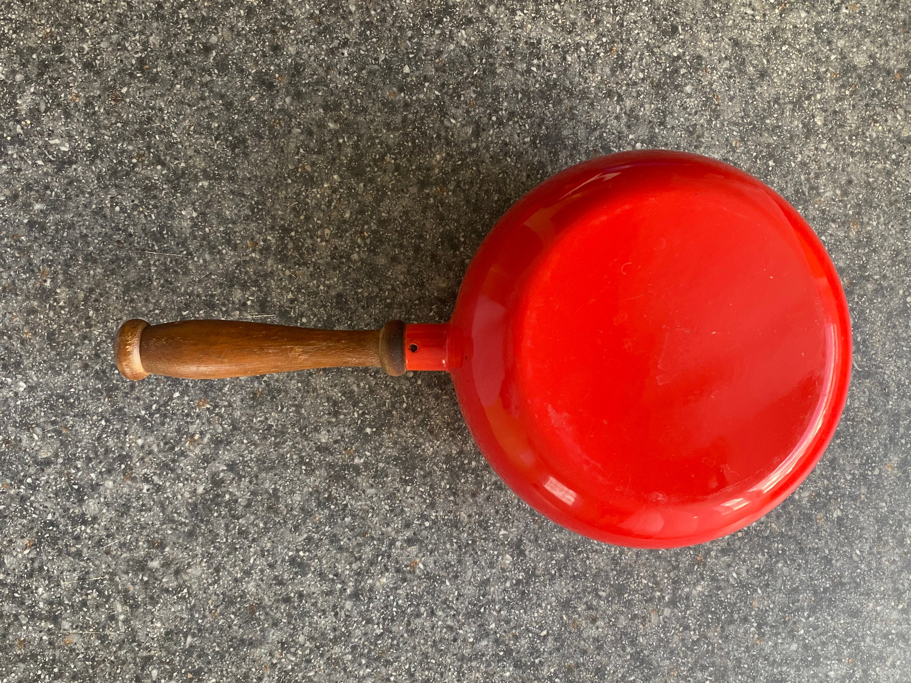 Retro Saucepan and Trivet