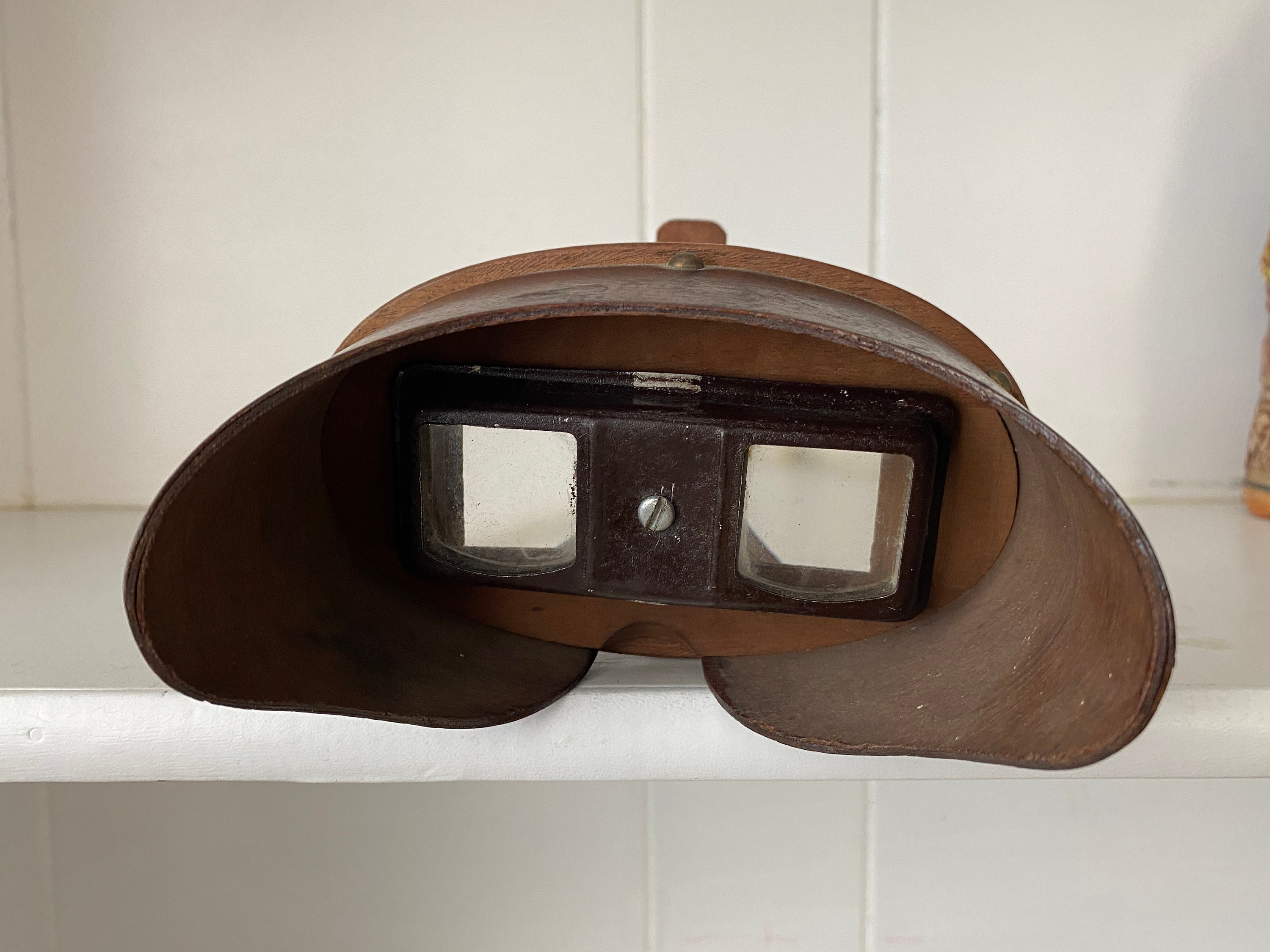 Antique Stereoscopic Image Viewer