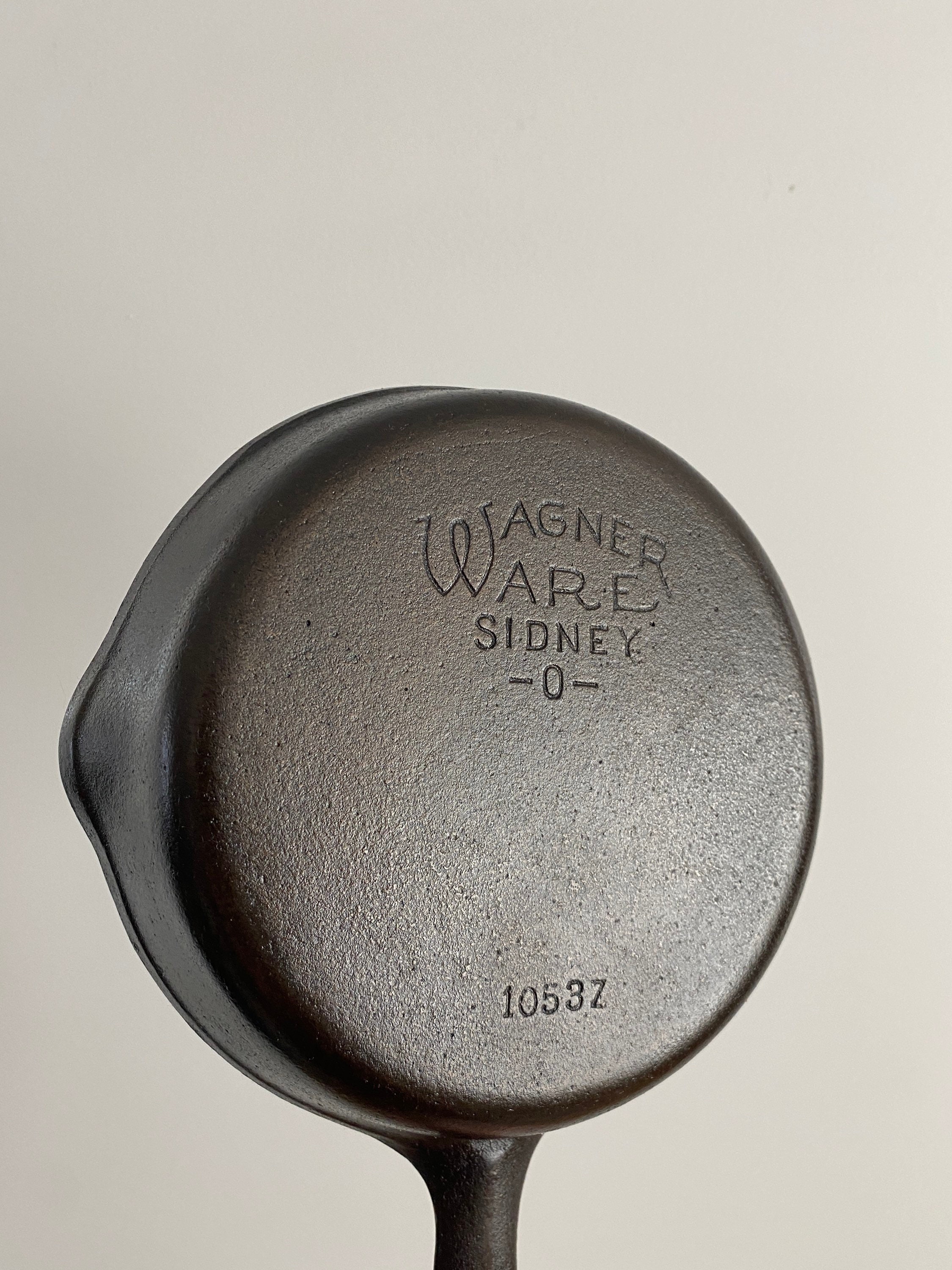 Wagner Ware 3 Cast Iron Skillet (Excellent Condition and Seasoned