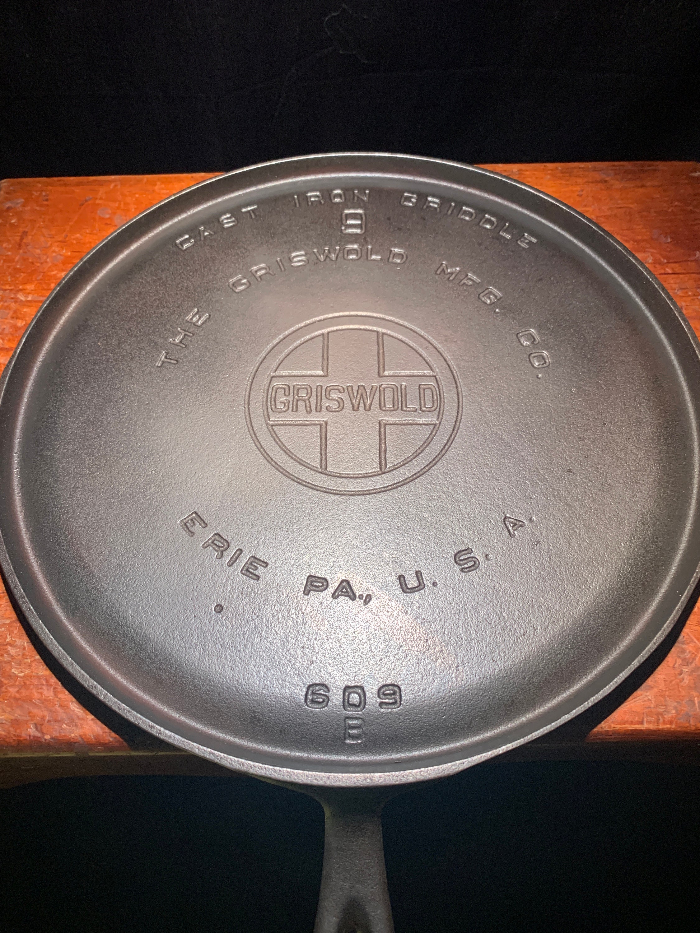 Griswold No. 9 Griddle 609 B