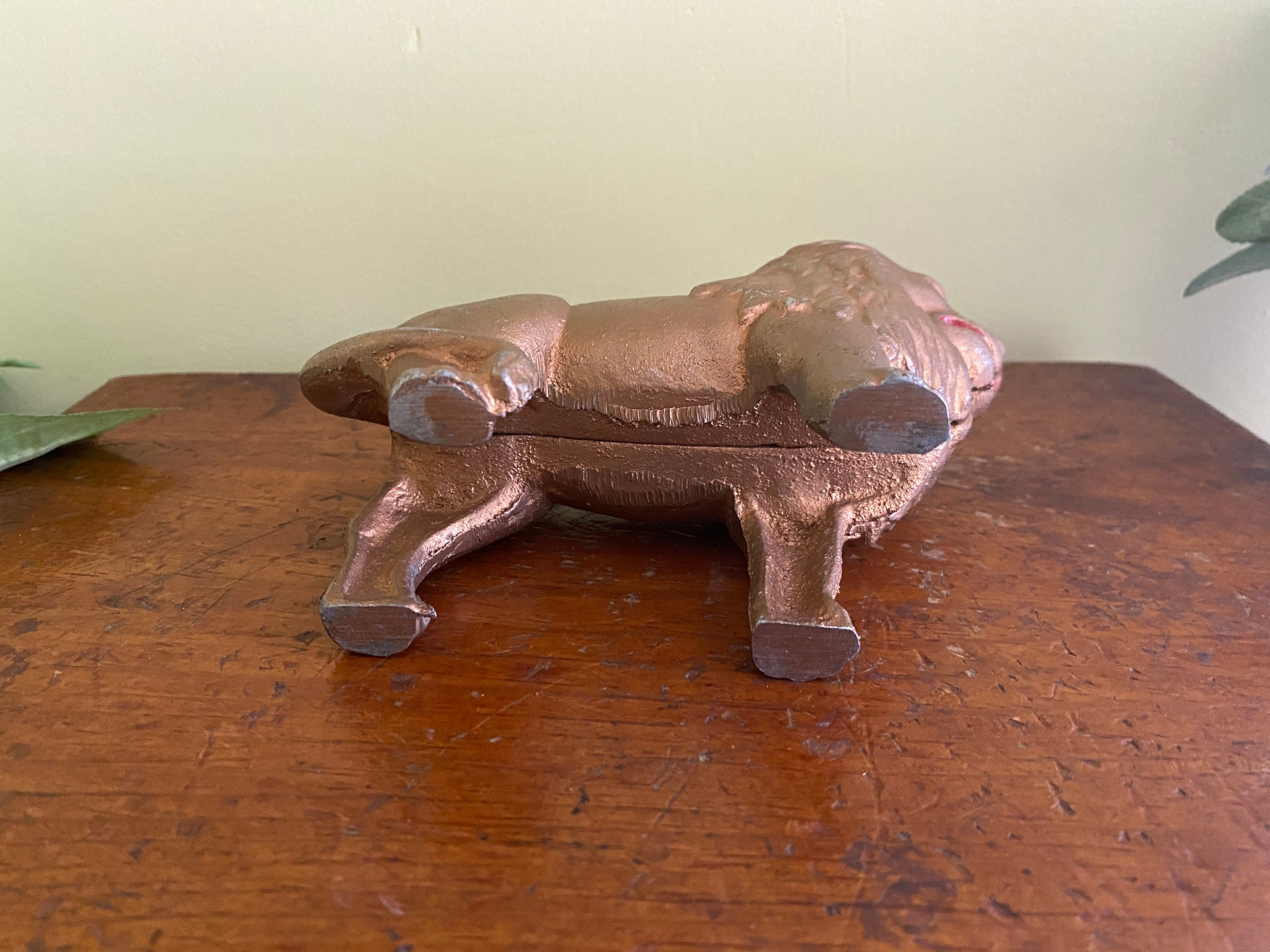 Lion Figurine / Coin Bank