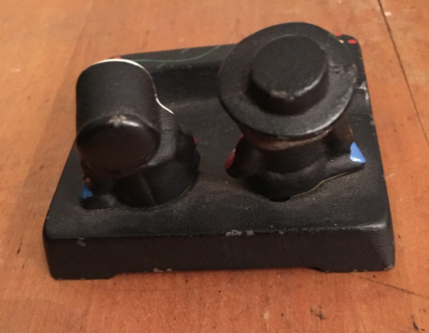 Cast Iron Ash Tray w/Amish Figures