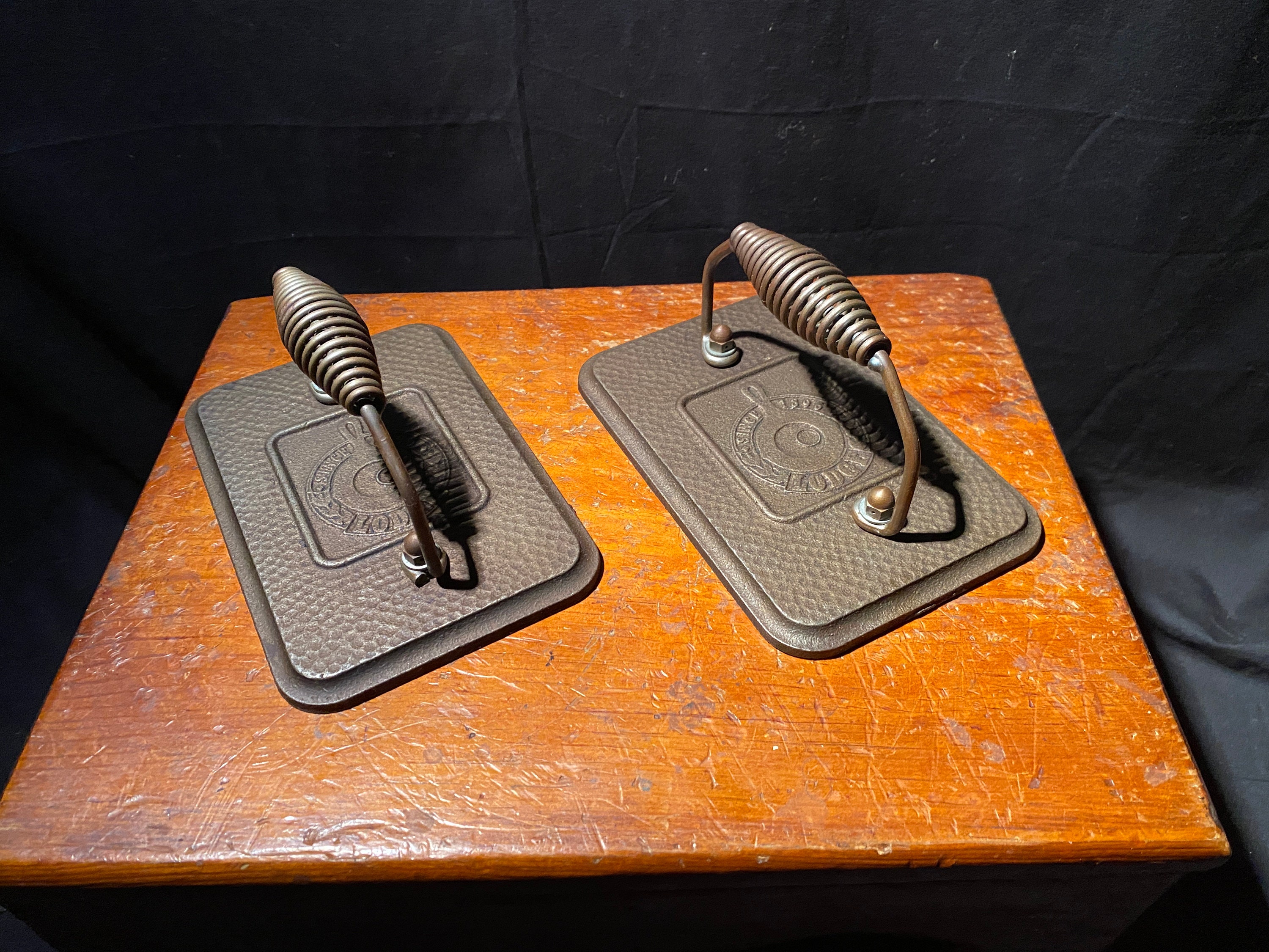 Lodge Grill Press (Pair)