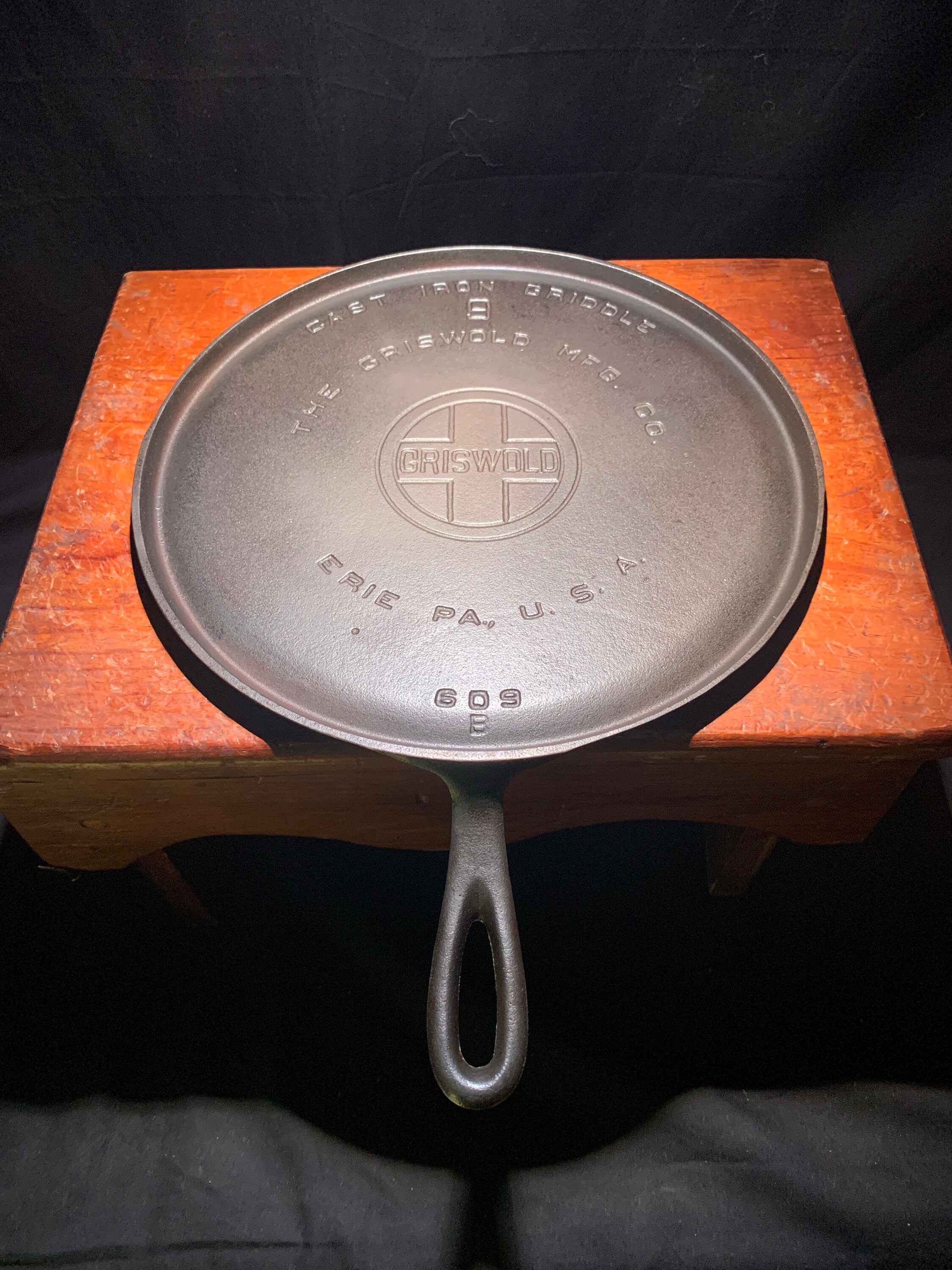 Griswold No. 9 Griddle 609 B