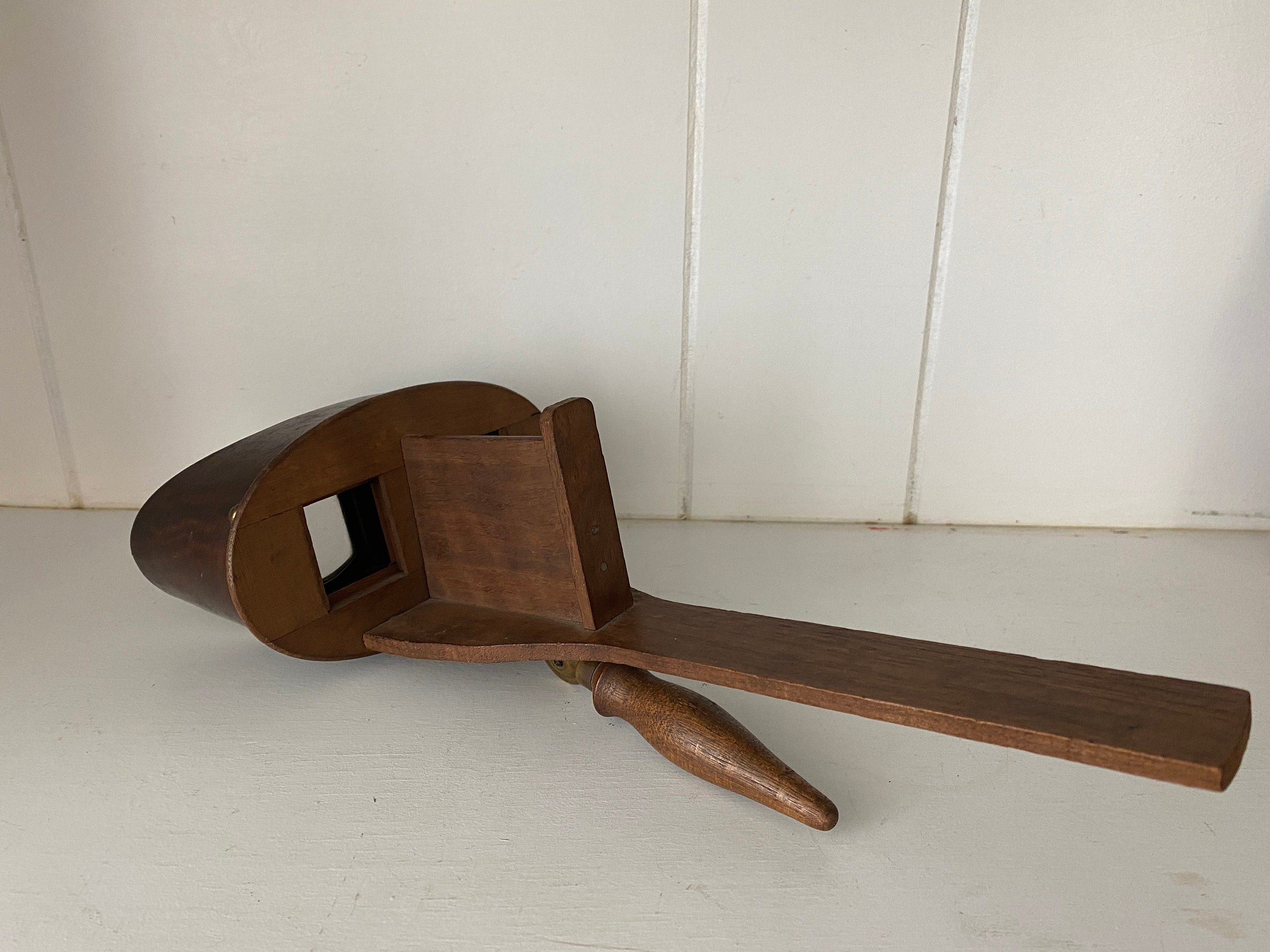 Antique Stereoscopic Image Viewer