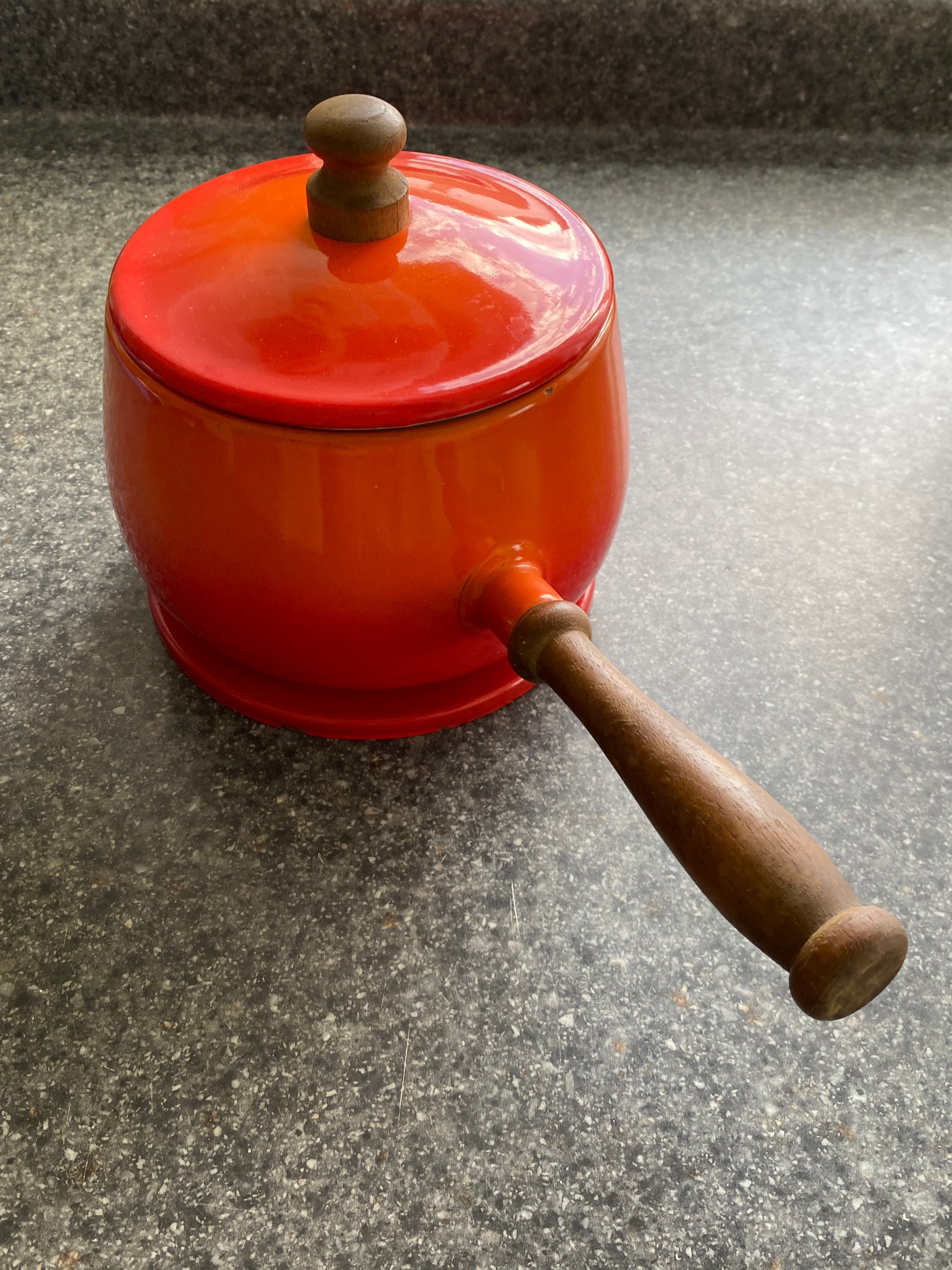 Retro Saucepan and Trivet